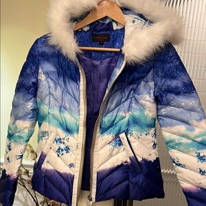 Material Girl  Blue and White Ski Jacket with Fur Trim - size M-runs small-bnwot